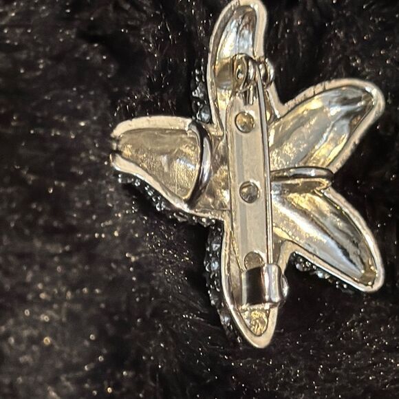 Stella & Dot Silver Tone Faux Turquoise Rhinestone Starfish Brooch Pendant - Picture 6 of 9
